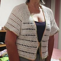 Mi proyecto del curso: Top-down: prendas a crochet de una sola pieza. Fashion Design, Fiber Arts, Crochet, and Textile Design project by Olga González - 04.29.2024