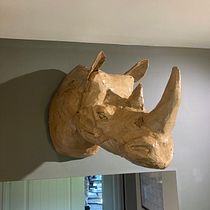 My project for course: Cardboard Sculptures for Beginners. Un progetto di Character design, Artigianato, Belle arti e Scultura di stoughb - 15.04.2024