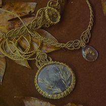eterno.efêmero: Design de joalheria com resina. Un projet de Création d'accessoires, Artisanat, Design de bijoux , et DIY de Julia Sabatini - 25.04.2024