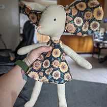 My project for course: Designing and Making Your Own Soft Toy. Projekt z dziedziny Projektowanie postaci, Craft, Projektowanie zabawek,  Sz, cie, Wzornictwo i krawiectwo użytkownika Meadow - 25.04.2024