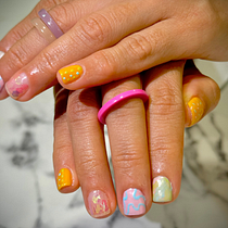 Mi proyecto del curso: Introducción al nail art. Design, Traditional illustration, Painting, Pattern Design, and Decorative Painting project by eacrystell_30 - 04.26.2024
