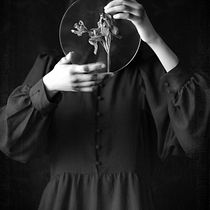 My project for course: Portrait Photography: An Experimental Approach. Un projet de Photographie, Photographie de portrait , et Photographie artistique de Renata Kaman - 27.04.2024