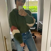 Meu projeto do curso: Crochê: crie roupas com apenas uma agulha. Fashion Design, Fiber Arts, DIY, Crochet, and Textile Design project by Carolina Reichert - 04.30.2024