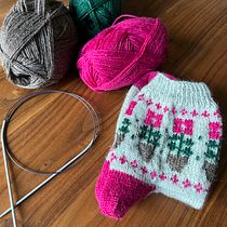 My project for course: Introduction to Colorwork Sock Knitting Ein Projekt aus dem Bereich Erweiterungsentwicklung, Modedesign, Weben, Stricken und Textildesign von aninabundi - 10.04.2024