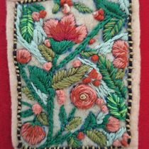 Mi proyecto del curso: Técnicas de bordado para motivos florales en fieltro. Un progetto di Design di accessori, Artigianato, Pattern design, Illustrazione botanica e Textile Design di Andrea Clark - 02.05.2024