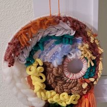 Mi proyecto del curso: Tejido en telar circular para tapices de pared coloridos. Weaving project by Paloma Campos - 05.03.2024