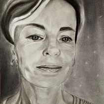 Mon projet du cours : Portrait artistique au fusain : créez des ambiances. Ilustração tradicional, Artes plásticas, Desenho, Desenho de retrato, Desenho realista, e Desenho artístico projeto de Sandrine Lange Jeauffroy - 04.05.2024
