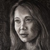 Mein Abschlussprojekt für den Kurs: Künstlerisches Porträt mit Kohlestift: die Atmosphäre. Ilustração tradicional, Artes plásticas, Desenho, Desenho de retrato, Desenho realista, e Desenho artístico projeto de Christoph Speck - 05.05.2024