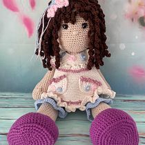 Mi proyecto del curso: Elaboración de muñecas amigurumi románticas. Arts, Crafts, To, Design, Fiber Arts, Crochet, Amigurumi, and Textile Design project by Encarna Herrera - 04.30.2024