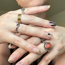 Mi proyecto del curso: Introducción al nail art. Design, Traditional illustration, Pattern Design, Decorative Painting, and Painting project by Amanda Torres - 05.07.2024