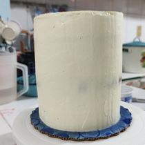 Mi proyecto del curso: Cake design: técnicas decorativas modernas por Jesse. Un progetto di Design e DIY di Roberto Isaí Sánchez Vázquez - 12.05.2024