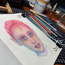 Mi proyecto del curso: Dibujo de retratos llamativos con lápices de colores. Drawing, Portrait Drawing, Sketchbook, and Colored Pencil Drawing project by soff_latre - 04.24.2024