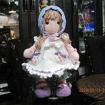 Mi proyecto del curso: Elaboración de muñecas amigurumi románticas; Mercedes Nano. Arts, Crafts, To, Design, Fiber Arts, Crochet, Amigurumi, and Textile Design project by andreapitanano - 05.15.2024