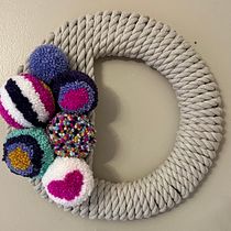 My project for course: Pom-Pom Design and Creation. Artesanato, Decoração de interiores, DIY, e Design têxtil projeto de cookiewalker - 26.05.2024