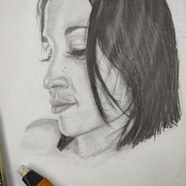 Mi proyecto del curso: Retrato realista con lápiz de grafito. Un progetto di Illustrazione tradizionale, Belle arti, Bozzetti, Disegno a matita, Disegno, Disegno di ritratti, Disegno realistico, Disegno artistico e Disegno anatomico di Christian Sanabria - 29.05.2024