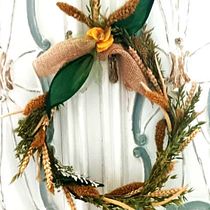 Il mio progetto del corso: Creazione di una ghirlanda con fiori secchi. Un progetto di Design, Interior design, Paesaggismo, DIY, Design floreale e vegetale e Textile Design di Tiziana Tesio - 30.05.2024