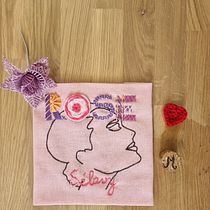Mon projet du cours : Techniques avancées de broderie de lettres colorées. Traditional illustration, Lettering, Embroider, and Textile Design project by melanieblanchard56 - 06.10.2024