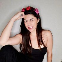 Mi proyecto del curso: Tocado floral con recursos nativos. Accessor, Design, Fashion Design, DIY, Floral, and Plant Design project by Ale MartinezCar - 06.12.2024