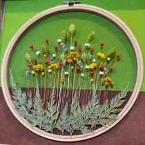 My project for course: Tulle Embroidery with Natural Flowers and Plants. Bordado, DIY, Design floral e vegetal, e Design têxtil projeto de Iulia Condurache - 09.06.2024
