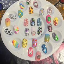 Mi proyecto del curso: Introducción al nail art. Design, Traditional illustration, Painting, Pattern Design, and Decorative Painting project by Zuemi Morales - 06.13.2024
