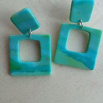 Différents projets de boucles d'oreilles. Un projet de Création d'accessoires, Artisanat, Design de bijoux, St, lisme , et DIY de sobrault - 19.06.2024