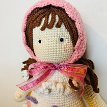 Mi proyecto del curso: Elaboración de muñecas amigurumi románticas. Arts, Crafts, To, Design, Fiber Arts, Crochet, Amigurumi, and Textile Design project by Camila Rivera Carrazana - 06.22.2024