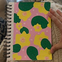 My project for course: Botanical Patterns in a Sketchbook: Conquer the Blank Page. Ilustração tradicional, Pattern Design, Ilustração botânica, e Sketchbook projeto de Katie Heuermann - 15.06.2024