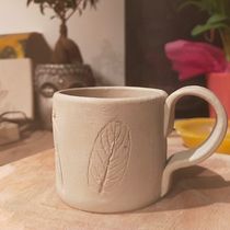 Mon projet du cours : Céramique avec des empreintes florales : créez votre vaisselle. Design, Accessor, Design, Arts, Crafts, Fine Arts, Ceramics, and DIY project by rocio_subias - 06.24.2024