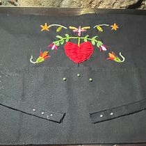 Meu projeto do curso: Bordado contemporâneo com pontos tradicionais mexicanos. Un projet de Artisanat, Broderie, Art textile , et Design textile de Leonor Capelo - 01.07.2024