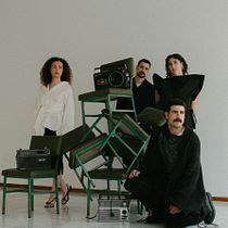 Mi proyecto del curso:Proxecto para grupo musical. Un projet de Photographie, Photographie de portrait , et Photographie de studio de antoniorubiosantos - 16.04.2024