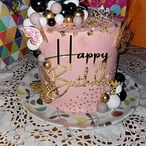 Mi proyecto del curso: Cake design: técnicas decorativas modernas. Un progetto di Design e DIY di Caleb Josué Cisnero Granja - 30.04.2024