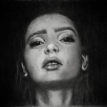 Mein Abschlussprojekt für den Kurs: Künstlerisches Porträt mit Kohlestift: die Atmosphäre. Ilustração tradicional, Artes plásticas, Desenho, Desenho de retrato, Desenho realista, e Desenho artístico projeto de Valeria Gomez - 16.07.2024