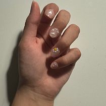 Mi proyecto del curso: Introducción al nail art. Design, Traditional illustration, Painting, Pattern Design, and Decorative Painting project by Rut Ramos Sánchez - 07.17.2024