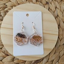 Mi proyecto del curso: Diseño de joyería en resina. Un projet de Création d'accessoires, Artisanat, Design de bijoux , et DIY de maria.27.1990 - 18.07.2024