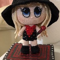 Mi proyecto del curso: Amigurumis: personas tejidas a crochet. Arts, Crafts, To, Design, Fiber Arts, Crochet, Amigurumi, and Textile Design project by Adriana Burgos - 07.22.2024