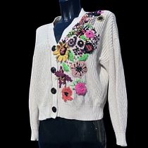 Mi proyecto del curso: Bordado con lana sobre prendas de punto. Embroider, Fiber Arts, and Textile Design project by gemma canal paredes - 07.22.2024