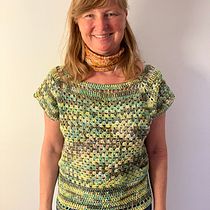 Mein Abschlussprojekt für den Kurs: Häkeltechnik für bunte Kleidung. Fashion Design, Fiber Arts, DIY, Crochet, and Textile Design project by greenpanda - 07.22.2024