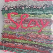 Mein Abschlussprojekt für den Kurs: Weben und Upcycling: Tapisserie mit Stoffresten. Projekt z dziedziny Projektowanie dodatków, Dekoracja wnętrz,  Tkactwo, Tkanie, Wzornictwo tekst i liów użytkownika mpillwitz - 26.07.2024