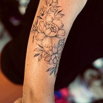 Mój projekt z kursu: Tatuaż botaniczny w technice „dotwork”. Ilustração tradicional, Desenho de tatuagens e Ilustração botânica projeto de Grażyna - 28.07.2024