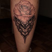 Mi proyecto del curso: Tatuaje botánico con puntillismo. Ilustração tradicional, Desenho de tatuagens e Ilustração botânica projeto de Tania Piazza - 29.07.2024