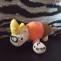 Rino y Harryball. Projekt z dziedziny Craft, Projektowanie zabawek,  Tkactwo, DIY, Sz, dełkowanie, Amigurumi, Wzornictwo tekst i liów użytkownika Alba Ubeda Izquierdo - 02.08.2024