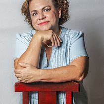 Retratar a la mamá. Un progetto di Fotografia, Illuminazione fotografica, Fotografia in studio e Fotografia digitale di Esteban Mora - 02.08.2024