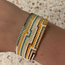 My project for course: Beaded Jewelry Design: Weave Elegant Patterns. Accessor, Design, Arts, Crafts, Jewelr, Design, and Fiber Arts project by Merve Öztopal - 08.04.2024