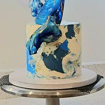 My project for course: Cake Design: Modern Decorating Techniques. Un progetto di Pasticceria di Chidi N - 03.08.2024