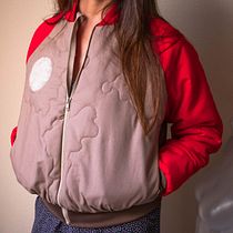 Mi proyecto del curso: Corte y confección de una cazadora bomber desde cero. Design de moda, Costura, Modelagem e confecção, e Bordado projeto de Miriam Godoy Pérez - 04.08.2024