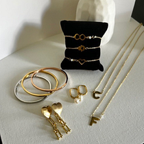 Instagram Stories: By Sofia Osechas, Handmade Jewelry. Un projet de Réseaux sociaux, Photographie smartphone, Marketing digital, Photographie numérique, Marketing mobile, Instagram, Marketing de contenu, Photographie pour Instagram, Marketing pour Instagram, Photographie lifest , et le de sofiaosechas - 04.08.2022