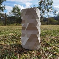 Mi proyecto del curso: Moldes geométricos hechos a mano: diseña objetos facetados. Projekt z dziedziny Design, Projektowanie dodatków, Craft,  Sztuki piękne, Projektowanie wnętrz,  Dekoracja wnętrz, Dekoracja wnętrz i DIY użytkownika Andres Vallejo Ortega - 06.08.2024