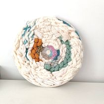 My project for course: Creating a Woven Ceiling Lampshade. Un proyecto de Artesanía, Interiorismo, Tejido y Telar de Andreea Chirila - 20.08.2024