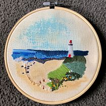 My project for course: Contemporary Landscape Embroidery . Un proyecto de Ilustración tradicional, Bordado, Tejido y Diseño textil de raewyn_senff - 21.08.2024