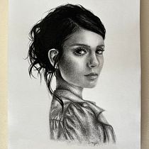My project for course: Realistic Portrait with Graphite Pencil. Un progetto di Illustrazione tradizionale, Belle arti, Bozzetti, Disegno a matita, Disegno, Disegno di ritratti, Disegno realistico, Disegno artistico e Disegno anatomico di Begoña Medina - 28.08.2024
